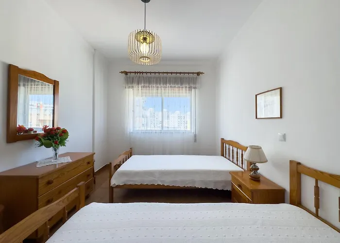 Turisticos Perola Da Rocha Ii *