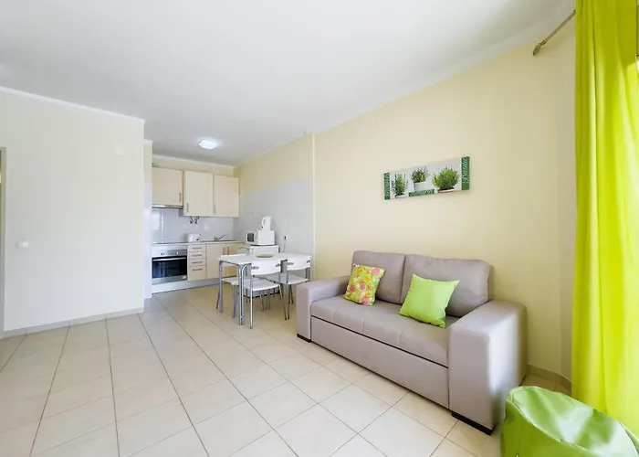 Turisticos Perola Da Rocha Ii *